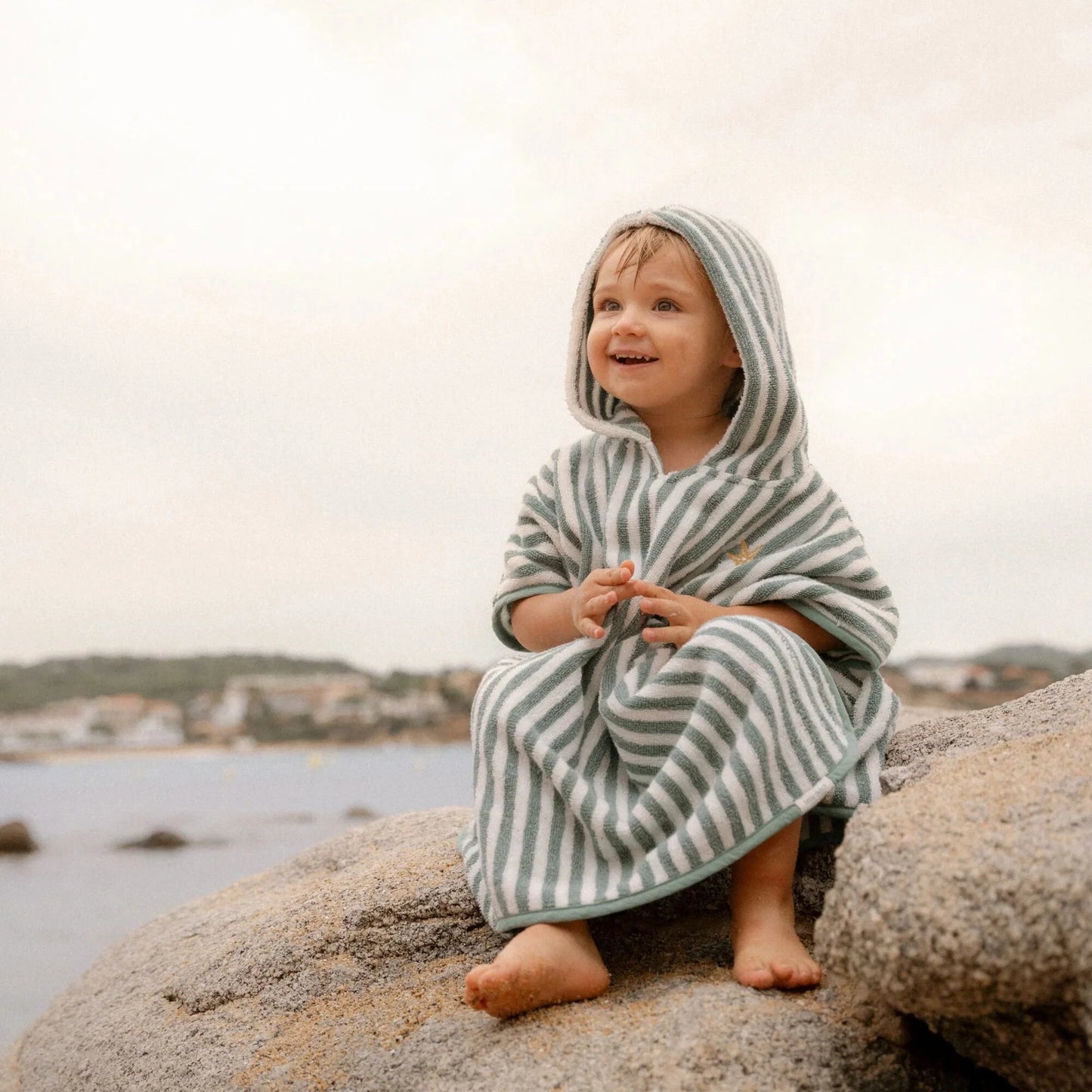 Little Dutch Poncho da spiaggia Seashells and Stripes Surf Blue