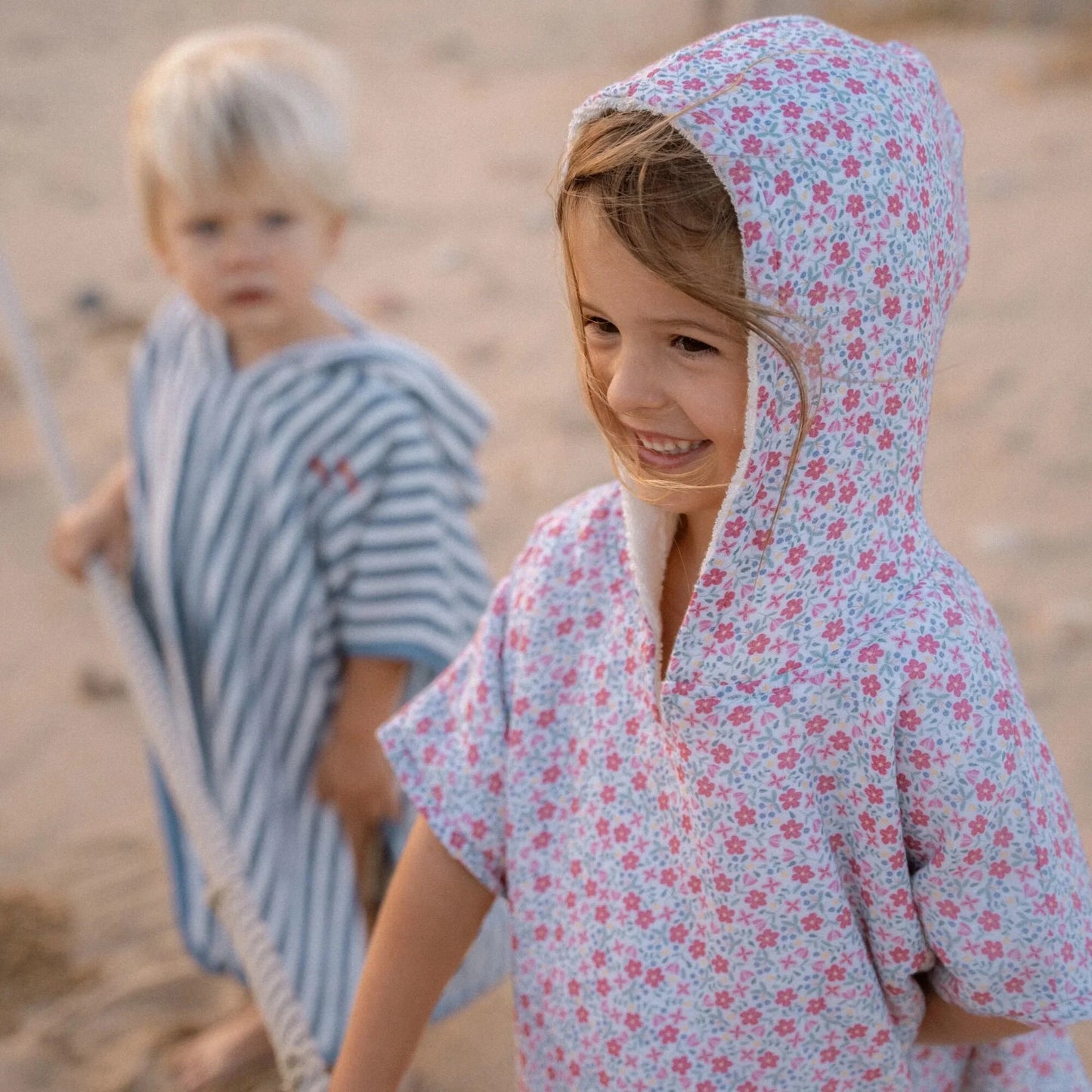 Little Dutch Poncho da spiaggia Sunny Flowers